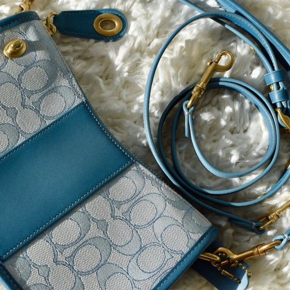 Authentic Coach Blue Jacquard Bag - Picture 1 of 4